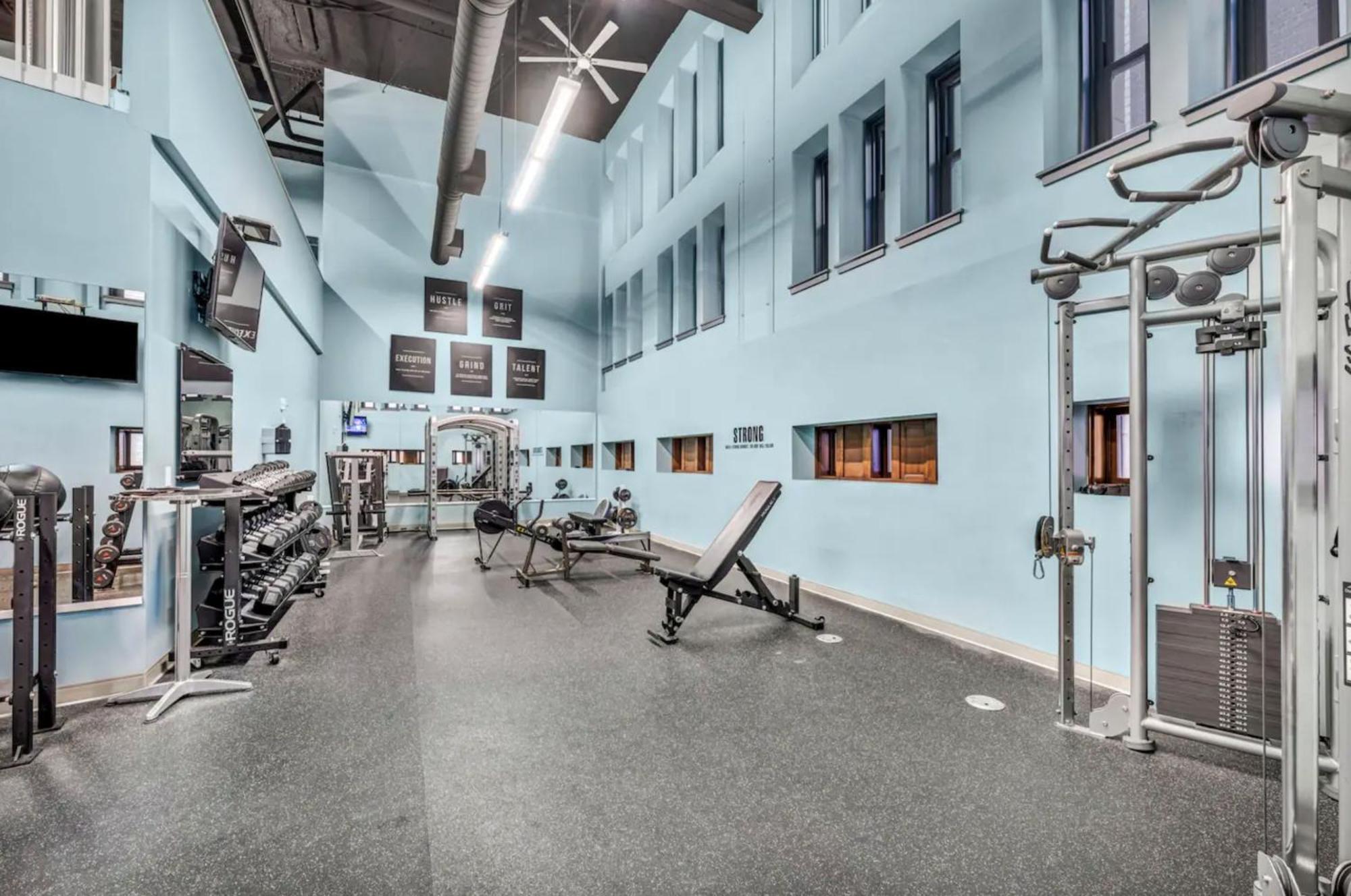 Heart Of Dt With Free Pool & Steam Plus Gym Luxe 812 Cleveland Exterior photo